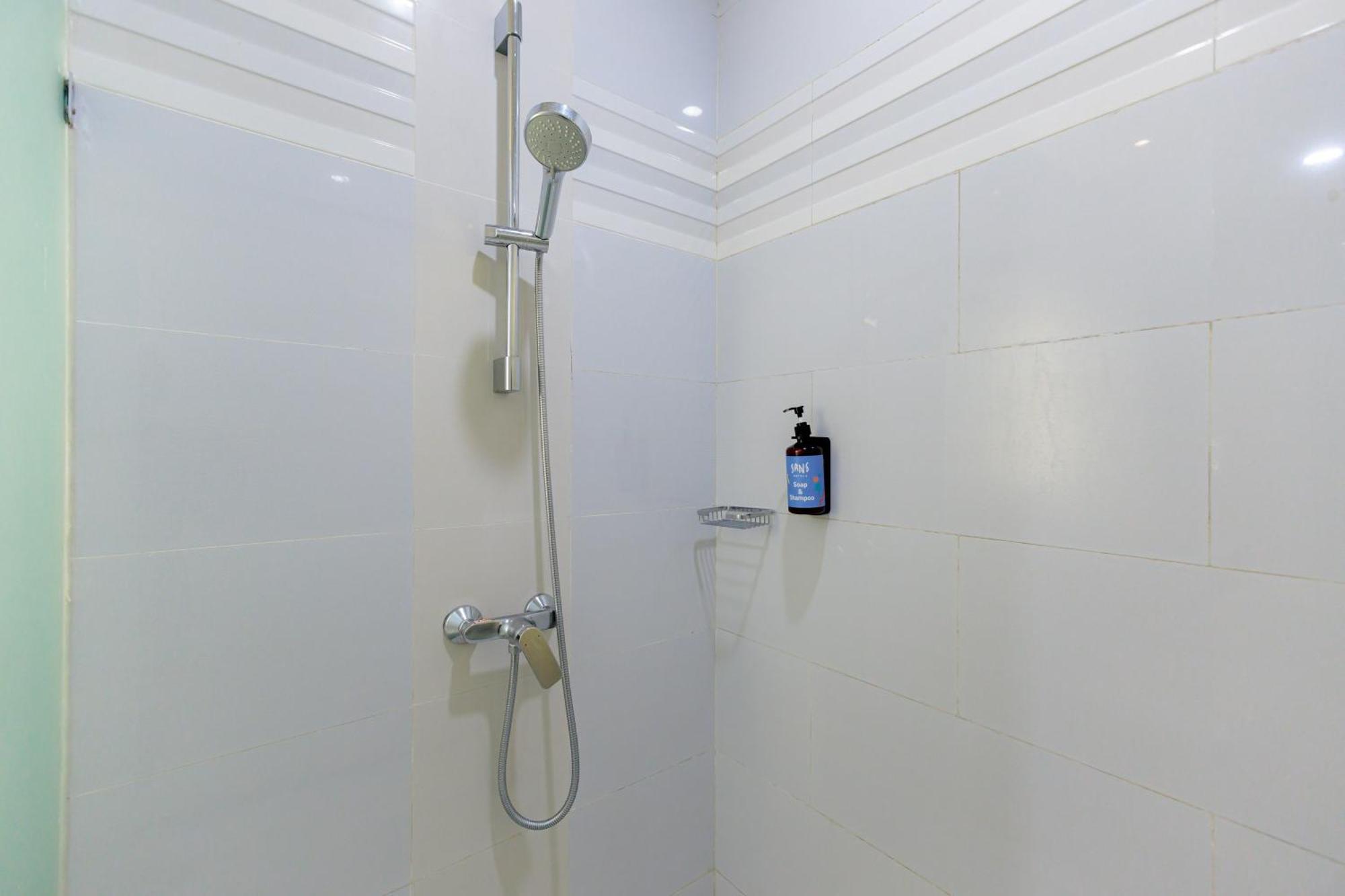 Sans Hotel 88 Andalan Surabaya By Reddoorz Extérieur photo