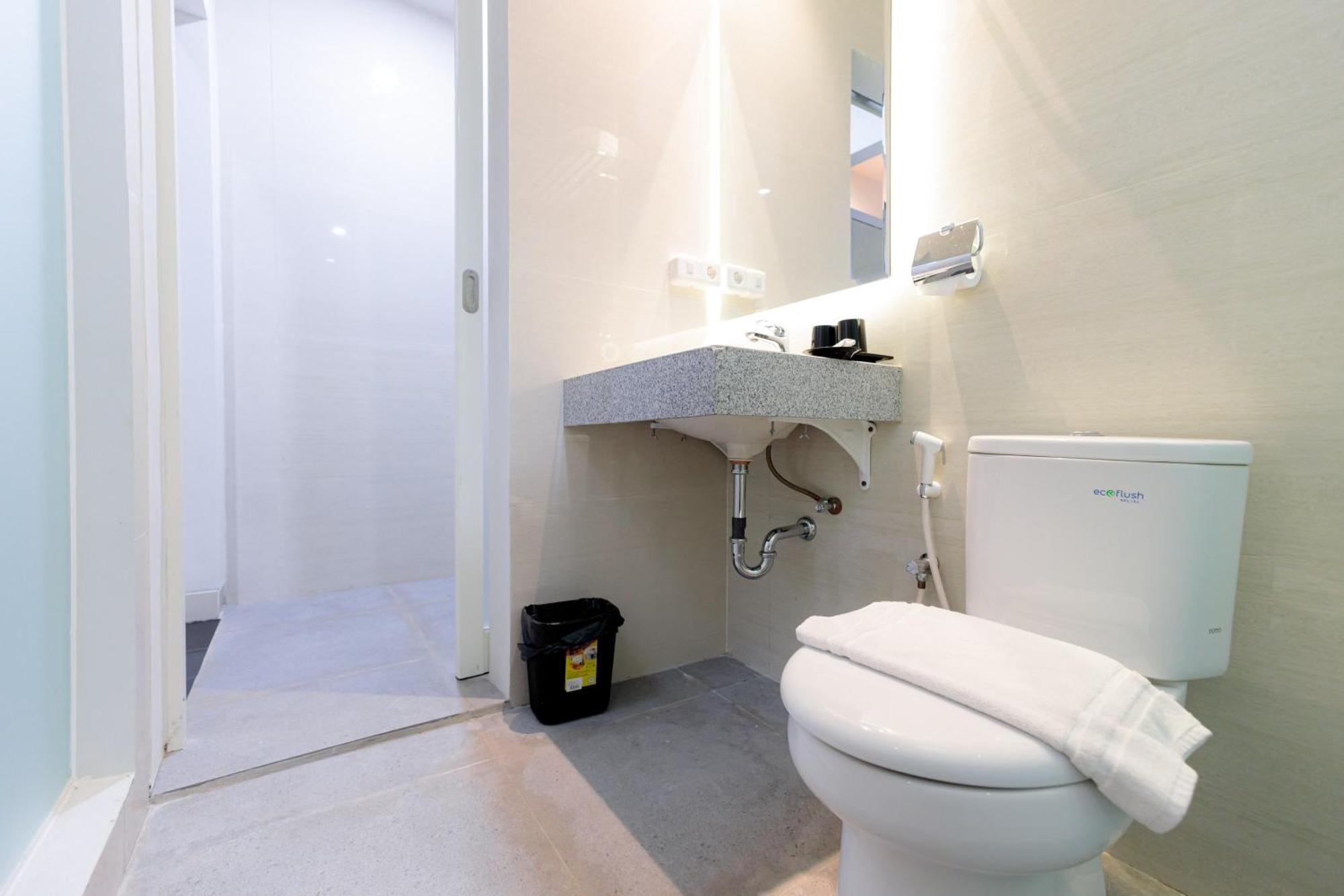 Sans Hotel 88 Andalan Surabaya By Reddoorz Extérieur photo