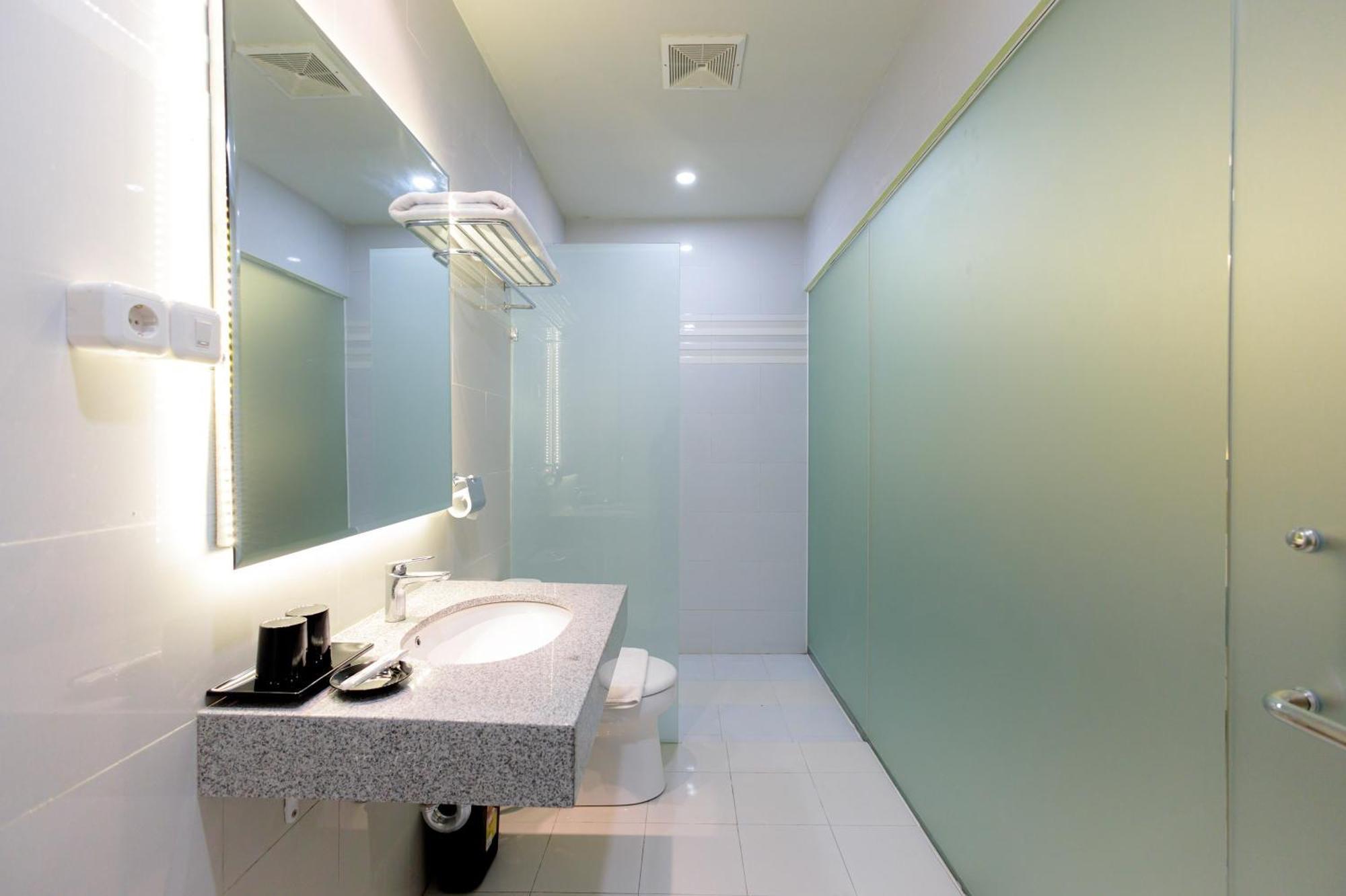 Sans Hotel 88 Andalan Surabaya By Reddoorz Extérieur photo