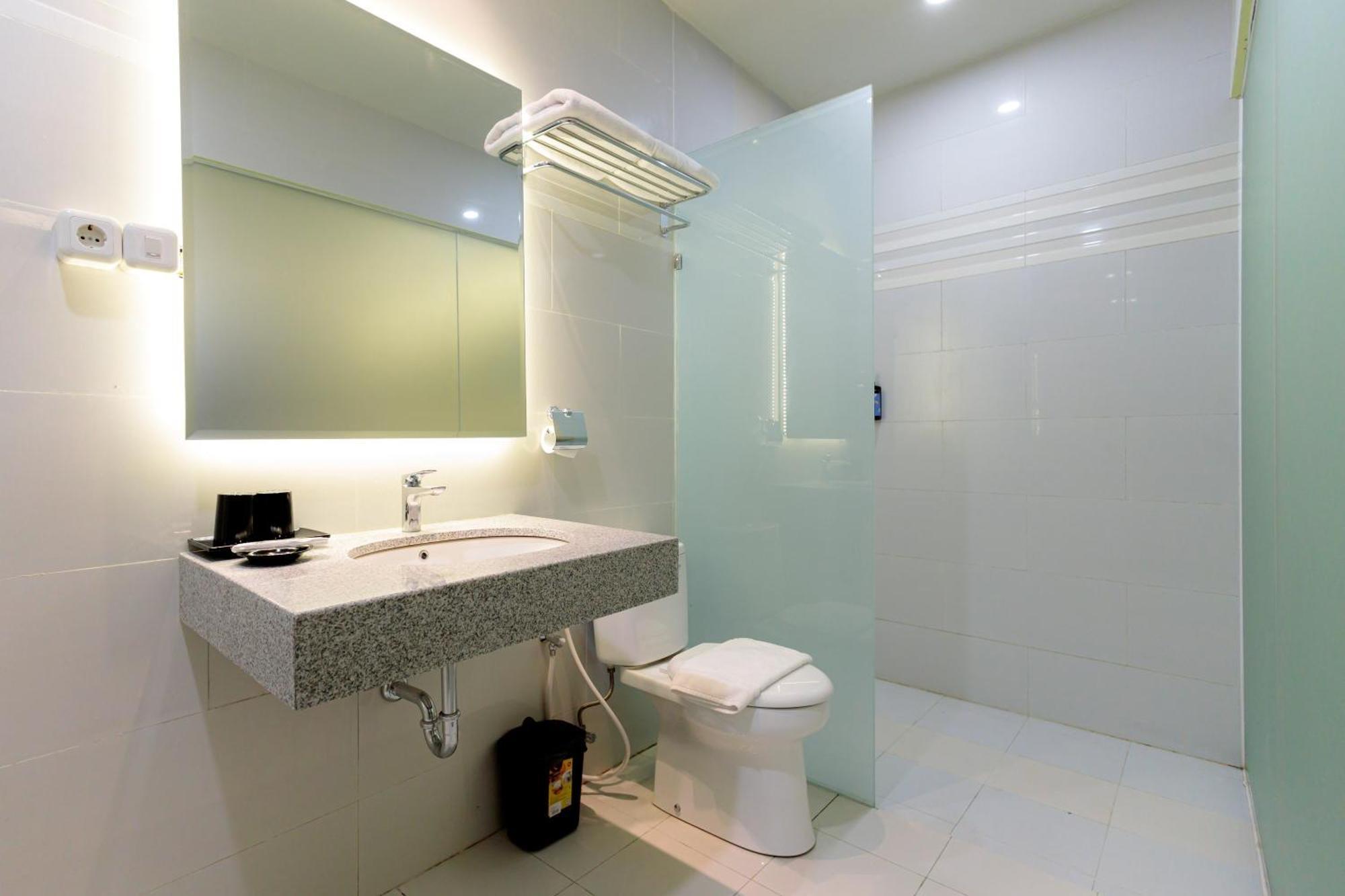 Sans Hotel 88 Andalan Surabaya By Reddoorz Extérieur photo